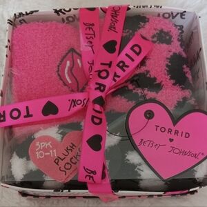 Torrid Betsey Johnson 3-Pk Size 10-11 Pink and Black Plush Socks NEW Gift Box